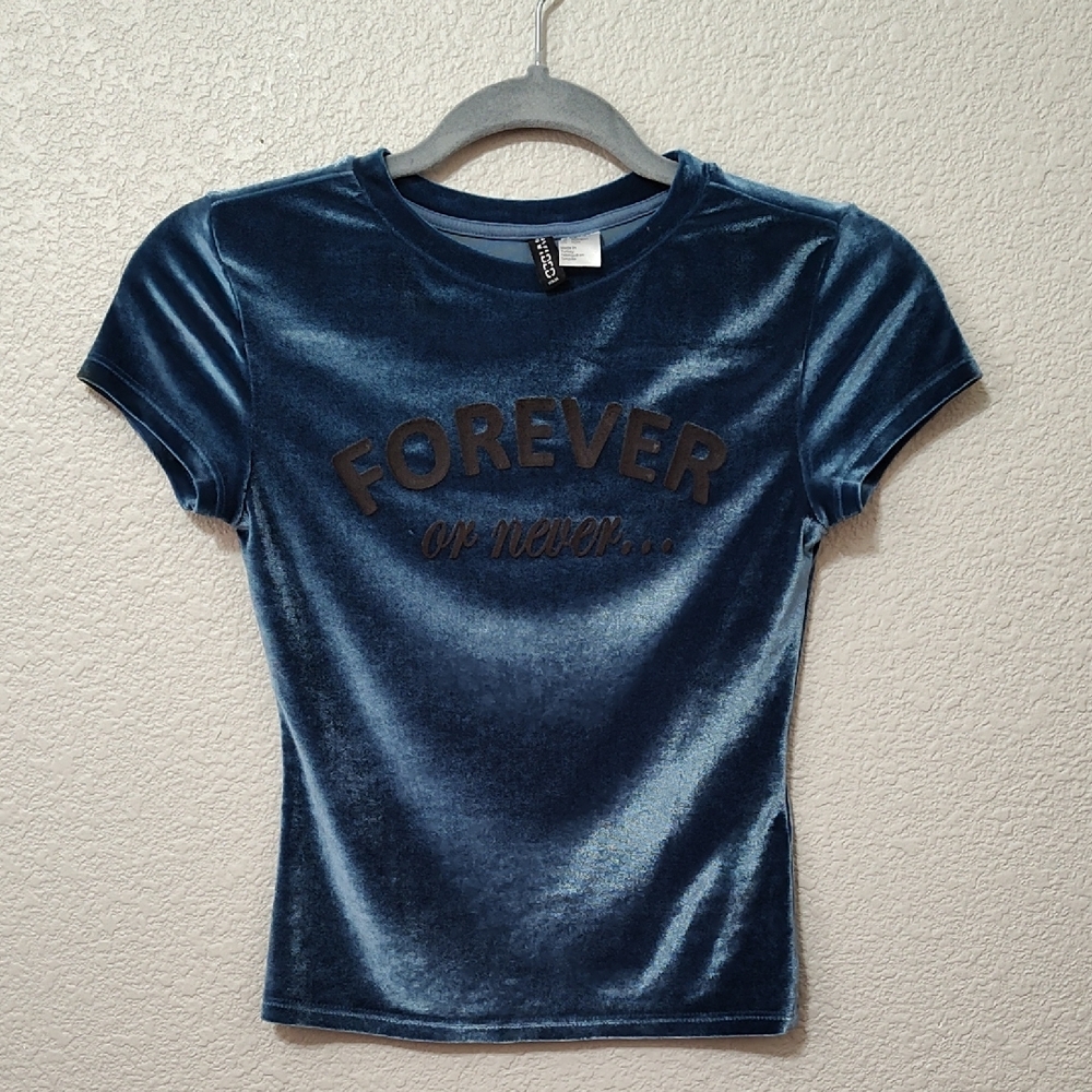 *Divided by H&M Blue Velvet Graphic Forever or Never Baby Tee XS Extra Small